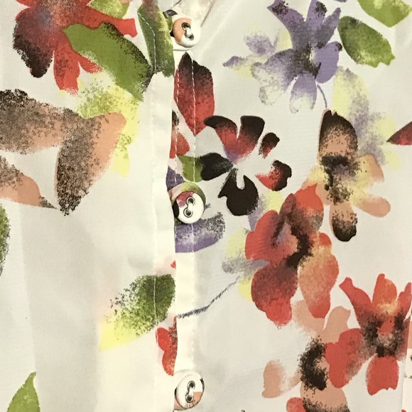 2 for $20. Reitmans Floral V-Neck Blouse Medium - Picture 9 of 9